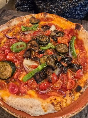 Marinara wirh extra vegetables at Amuni in Bruges