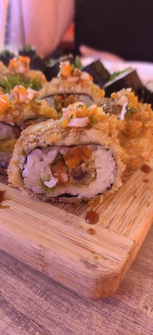 Crispy sushi (vegan) has avocado and almonds 😍 at Kokoa Sushi Wok in Cartagena