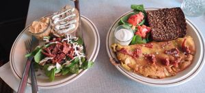 Yummy yummy vegan omelette and roasted mushrooms sandwich at Petról in Copenhagen