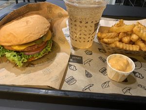 Cheese Burger, fries and chipotle  at Vincent - Mercado Center in Hamburg