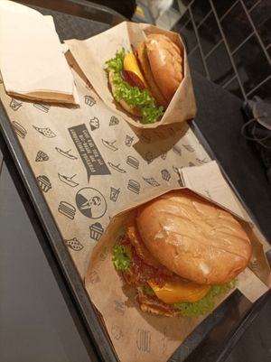 No meatorious big & big veganski at Vincent - Mercado Center in Hamburg