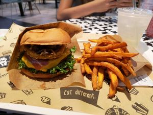 THE BIG VEGANSKI at Vincent - Mercado Center in Hamburg