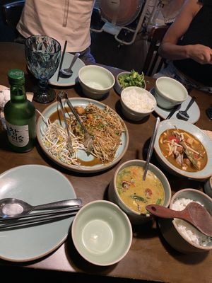 Pad Thai, green curry,  at Ssong Thai in Seoul