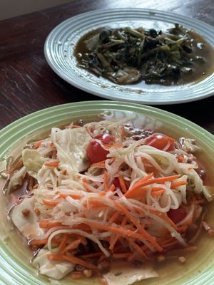 Ssomtam & Morning glory  at Ssong Thai in Seoul