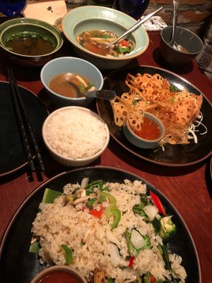 Fried rice, lemongrass soup, and lotus chips at Ssong Thai in Seoul