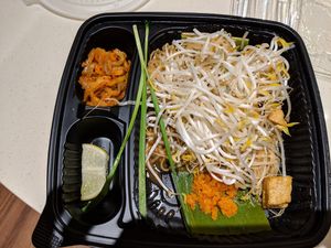 Pad thai with tofu at Ssong Thai in Seoul