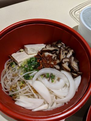 Kuai Tiao Pak before adding the broth. at Ssong Thai in Seoul