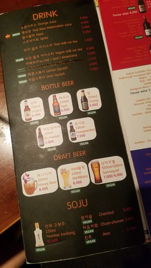 All drinks clearly labeled vegan at Ssong Thai in Seoul