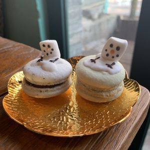 Cute vegan macarons at Ssong Thai in Seoul