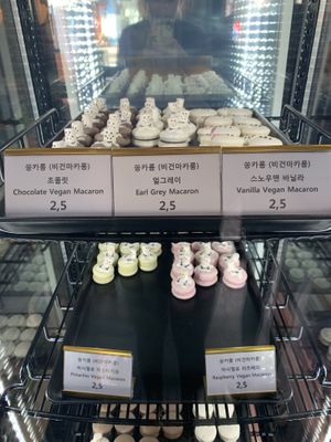 Vegan macarons at Ssong Thai in Seoul