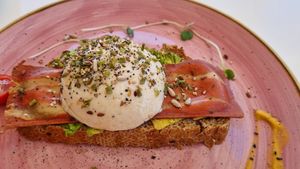 vegan poached eggs with vegan bacon at Creme Cafe in Lanzarote