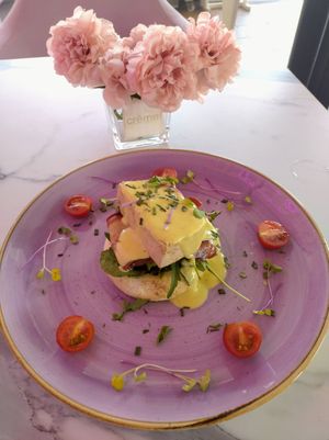 Vegan Bennie with tofu, vegan bacon (extra), avocado (extra) at Creme Cafe in Lanzarote