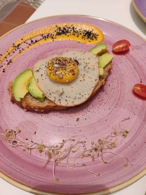 Vegan fried egg on toast at Creme Cafe in Lanzarote