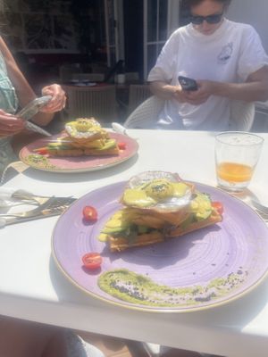 Waffles, vegan egg, vegan cheese, vegan bacon, avocado 😋 - oh an hollandaise sauce   at Creme Cafe in Lanzarote