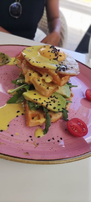 Waffel con huevo y aguacate at Creme Cafe in Lanzarote