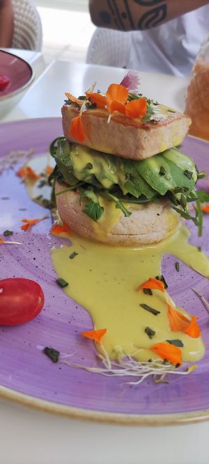 Tofu y aguacate at Creme Cafe in Lanzarote