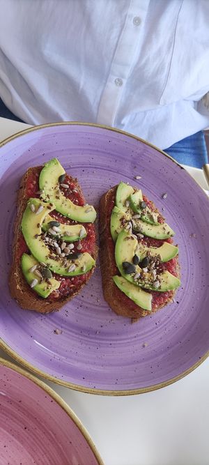 Tostadas con tumaca y aguacate at Creme Cafe in Lanzarote