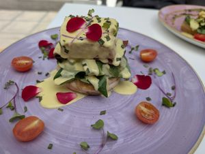 Vegan scone with tofu and hollandaise sauce at Creme Cafe in Lanzarote