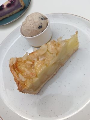 Apple Pie with cookie dough ice cream at Creme Cafe in Lanzarote