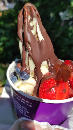 Aktion im August 2022 - veganes Lupineneis at YOMARO - Königsstraße in Muenster