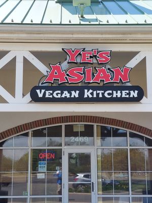 Store front at Ye's Asian Vegan Kitchen in Hilliard