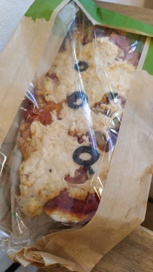 vegan tofu pizza at Moje ZV in Prague