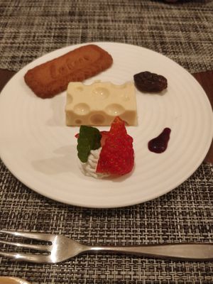 Tiny cheesecake at Saido in Tokyo