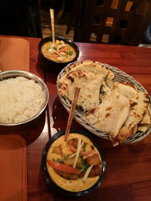 Vegan koriander en gevulde naan at Royal India in Ghent