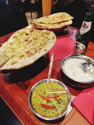 Tofu with mint sauce and vegan garlic naan at Royal India in Ghent
