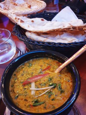 Dal lentils and spinach, vegan naans at Royal India in Ghent