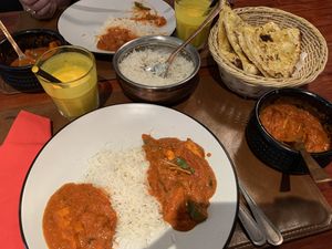 Tofu masala, tofu zalfrezi, vegan mango lassi and vegan garlic naan    at Royal India in Ghent