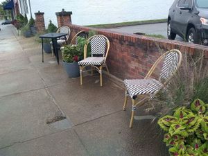 outdoor seating on a rainy day at Native Bagel Company in Berea