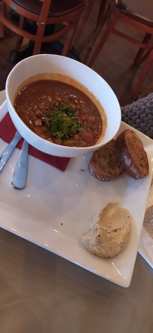 Zuppa di legumi e verdure at Tehusid in Egilsstadir