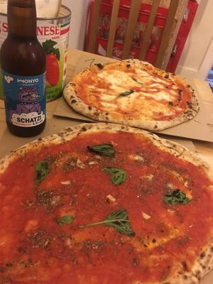 Marinara pizza at MANU+ in Budapest