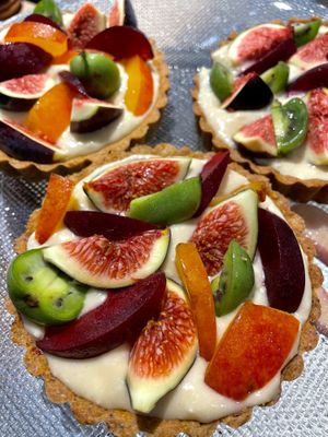 Tartelette crème pâtissière coco at Peanut's Café in Sainte-maxime