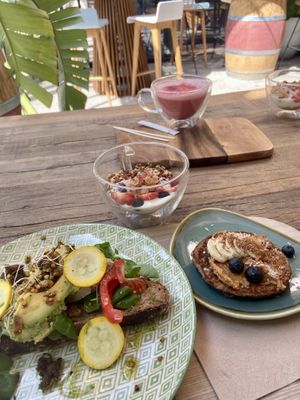 Vegan breakfast menu - avocado bread, pancake, yoghurt with fruits and beetroot latte  at Peanut's Café in Sainte-maxime