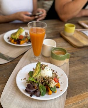 A light, healthy brunch at Peanut's Café in Sainte-maxime