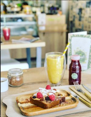  at Peanut's Café in Sainte-maxime