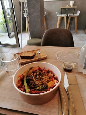 Vegan salad & cake. Yummy! at Peanut's Café in Sainte-maxime