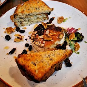 Queso frambueso (vegetariano pero no vegano) at El Miracle in Valencia