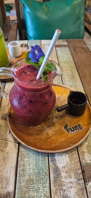 fresh berry juice at Pure Vegan Heaven in Koh Samui