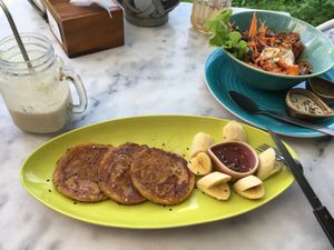 Banana pancakes and breakfast bowl at Pure Vegan Heaven in Koh Samui