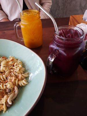 Mushroom pasta and juice at Pure Vegan Heaven in Koh Samui