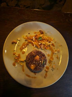 Ensalada de Quinoa con salsa mostaza at Captain Jack's in Marne-la-vallee