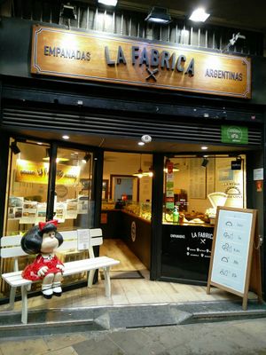From street at La Fábrica - Empanadas Argentinas - Carrer del Call in Barcelona