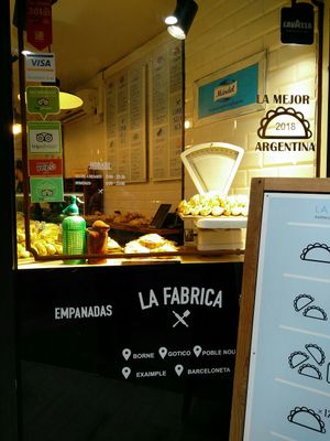 Window at La Fábrica - Empanadas Argentinas - Carrer del Call in Barcelona