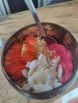 Macaronis bowl without banana at Shelter Cafe in Seminyak