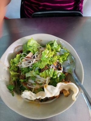 Bún khô (noodle mixed with herbs and vegan sour & salty soup). Very tasty indeed :x at Thien Duyen in Da Nang
