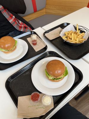 Chick’n burgers & fries  at Flipside in London