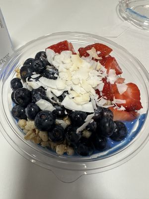 For some reason I always end up with the vanilla blue sky but this time I went for the bowl version!   Great breakfast.    at JFK - Jamba - T4 in Jamaica